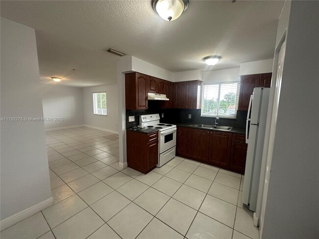 Photo - 1453 SW 3rd St Unit 305