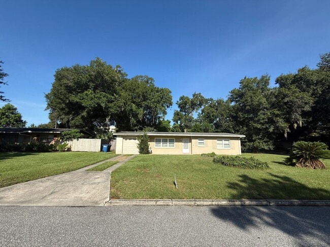 Building Photo - Cute 2/1.5 Quaint Bungalow with Single Garage in Winter Park right off Lee Road!