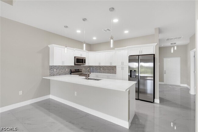 Photo - 917 Margaret Ave S