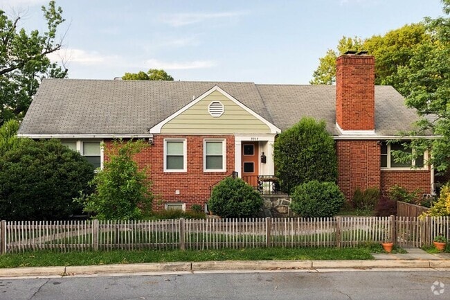 Building Photo - 7717 Carroll Ave Unit #1 Rental