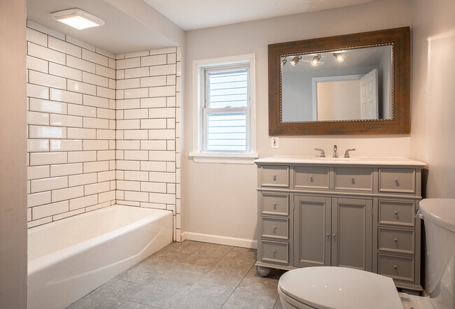 Photo - 1810 Larkins Way