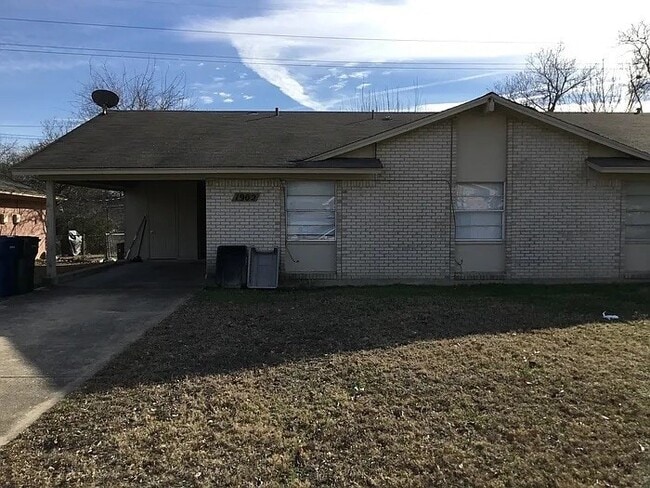 Building Photo - 1902 Frances Dr Rental
