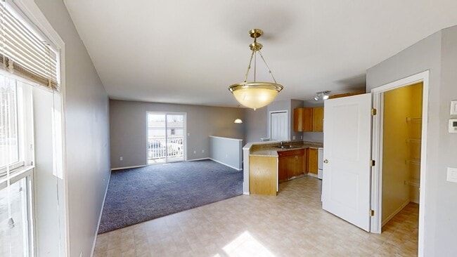 Photo - 9804-98099 99 St Unit C