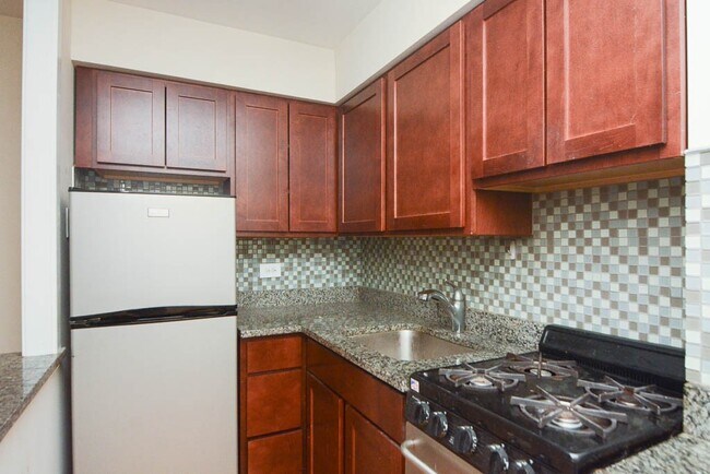 Photo - 675 W Wrightwood Ave Unit 012