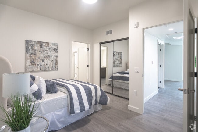 2BR,2BA-900SF- Bedroom