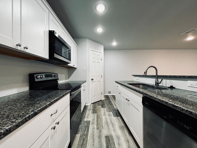 Photo - PM3 - 1301 N Dover Ave. - TNT Unidad A