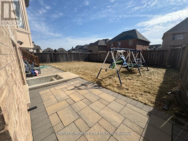 Photo - 10 Fort Williams Dr