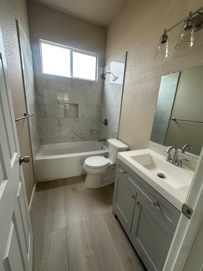 Photo - 4228 76th St