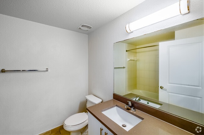 4BR, 2BA - 1,275SF - Primary Bathroom