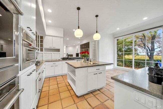 Building Photo - 1041 Las Amigas Rd