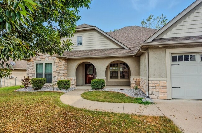 Photo - Marvelous 3 Bedroom House In Mill Creek Ma...