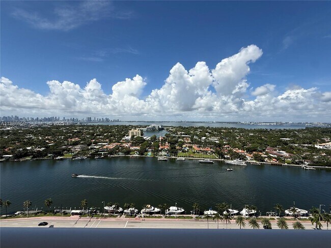 Building Photo - 4775 Collins Ave Unit 2507