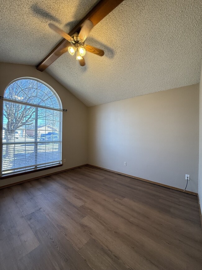 Photo - 2207 93rd St