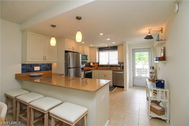 Photo - 1686 Blue Point Ave Unidad B7