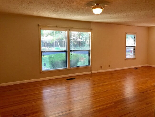 Photo - Charming 3 Bedroom Home - Large Backyard - Carport