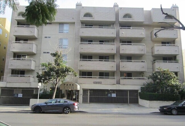 10960 Ashton Ave Unidad 303