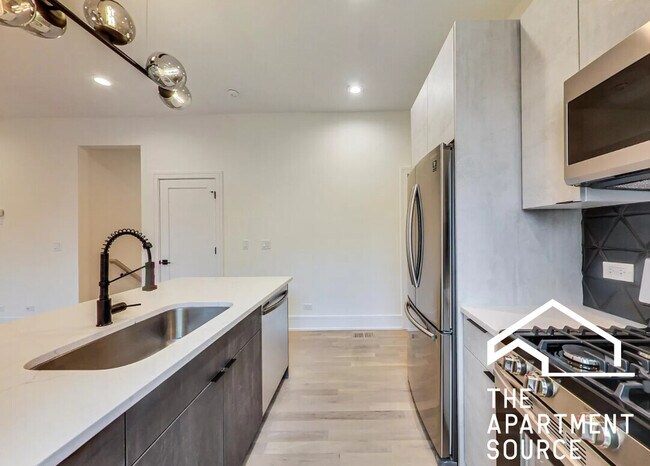 Photo - 2553 W Hirsch St Unit 1