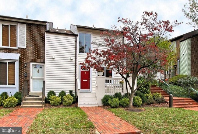 Photo - 935 S Taylor St Townhome