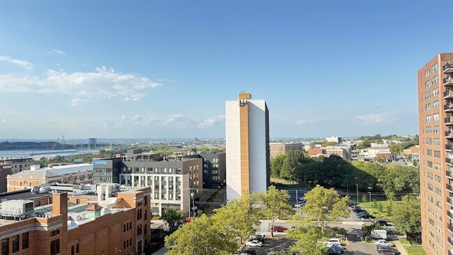 Building Photo - 10 Huron Ave Unit 11M Rental