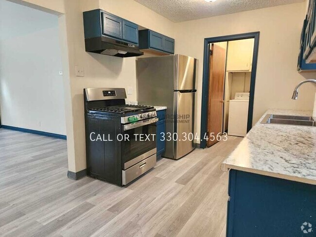 Building Photo - 2444 Ogden Ave Rental
