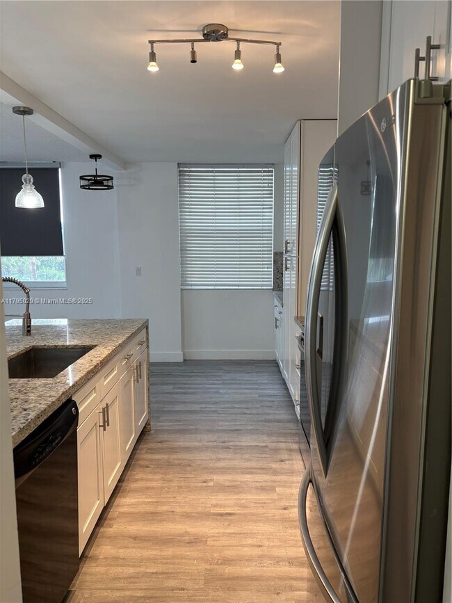 Photo - 4200 Hillcrest Dr Unit 201