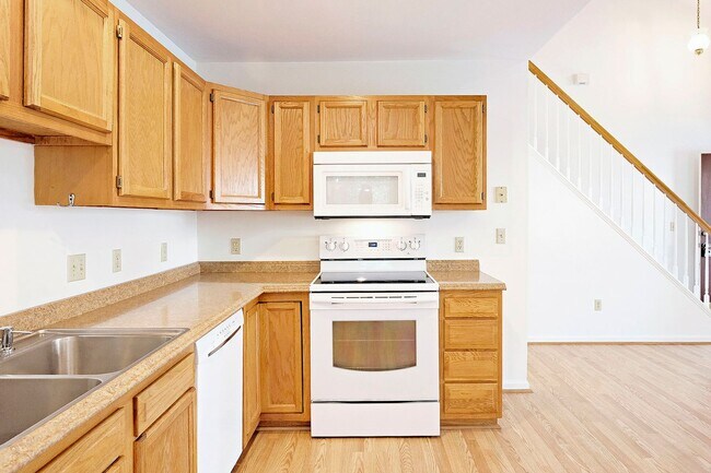 Photo - Pet-Friendly End-Unit Ridgecrest Townhome