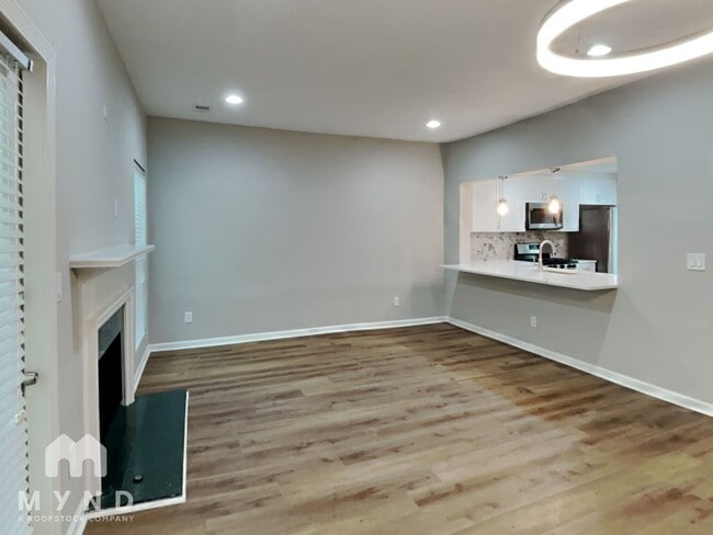 Photo - 404 Wedgewood Way