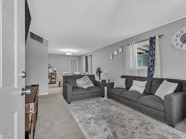 Building Photo - 2801 W Glenrosa Ave