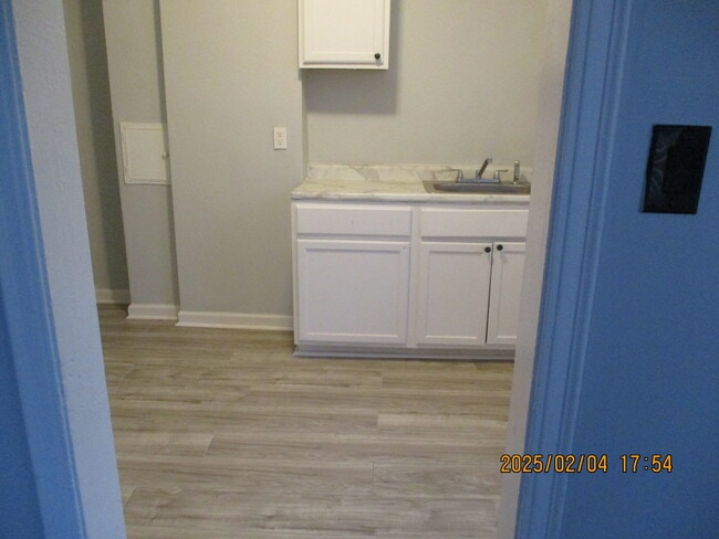 Photo - 20100 Schaefer Hwy House