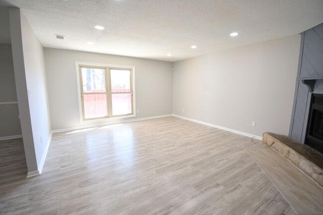 Photo - 3 Bedroom, 2 Bathroom Home-Pets Allowed