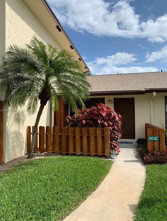 Building Photo - 8042 SE Villa Cir Unit 8042 Rental