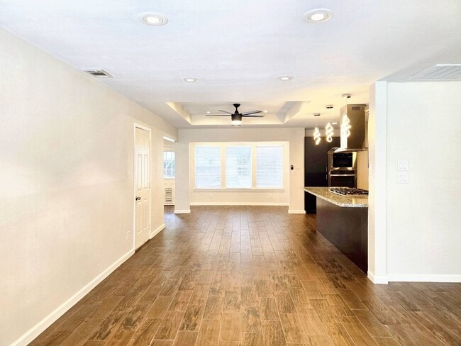 Photo - 1446 Curtin St