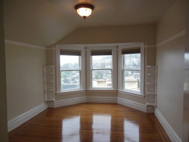 Photo - 181 Saturn St Unit 1