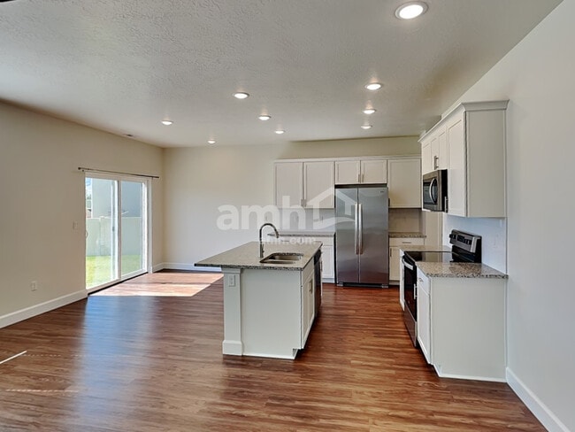 Photo - 1339 White St