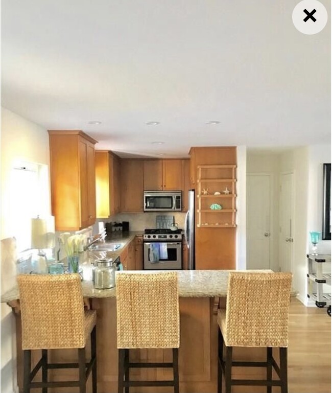 Sala de estar a la cocina - 210 Whiting St