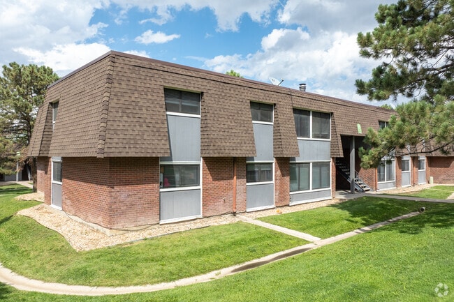 Building Photo - Meadows at Town Center - Newly renovated i... Rental