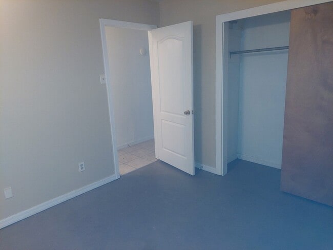 Building Photo - 2315 Dog River Dr S