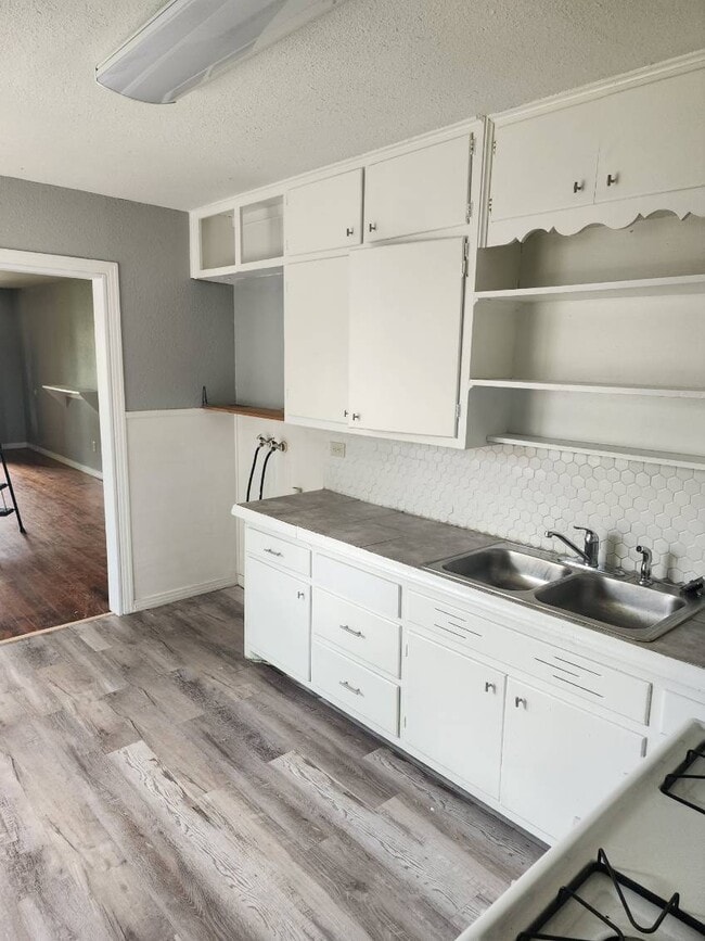 Photo - 2104 Date Ave