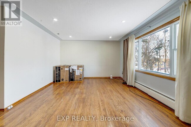 Photo - 1023 Eagle Dr Unité Main