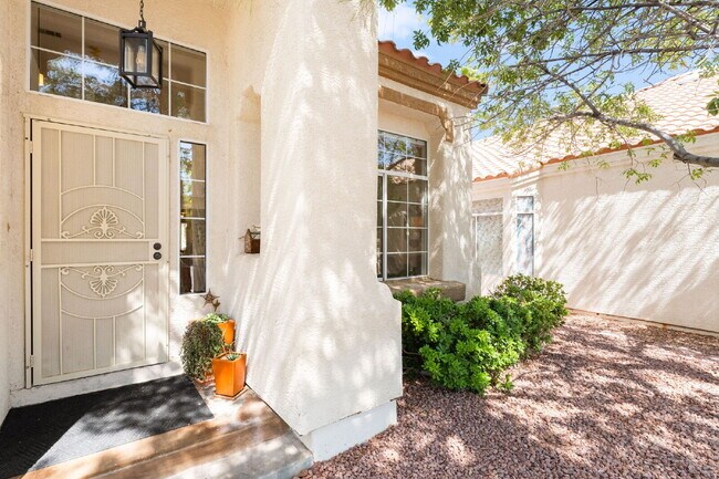 Summerlin 3 Bed / 2.5 Bath Home with Full Solar Panel Use! — Available October 5, 2026