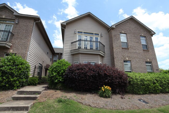 Beautiful Upscale Townhome Available in July! - Beautiful Upscale Townhome Available in July!