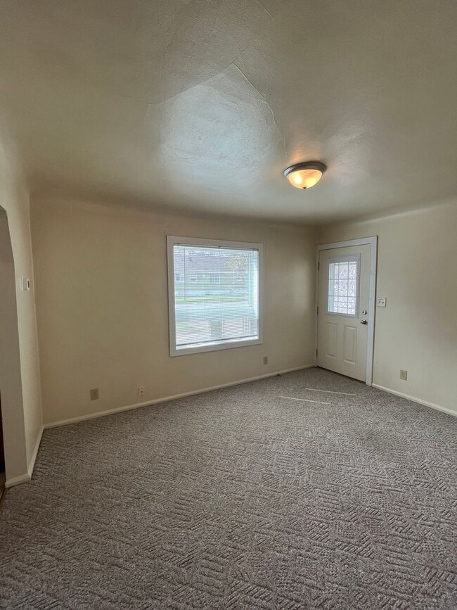 Photo - **Coming Soon Centrally Located 1 Bedroom ...