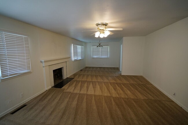 Photo - 2020 Stratford Rd