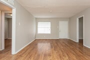 2BR, 1BA - 900SF