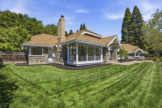 Photo - 618 Banister Ln