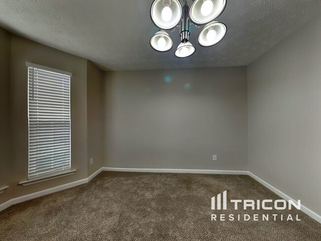 Photo - 330 Summit View Dr