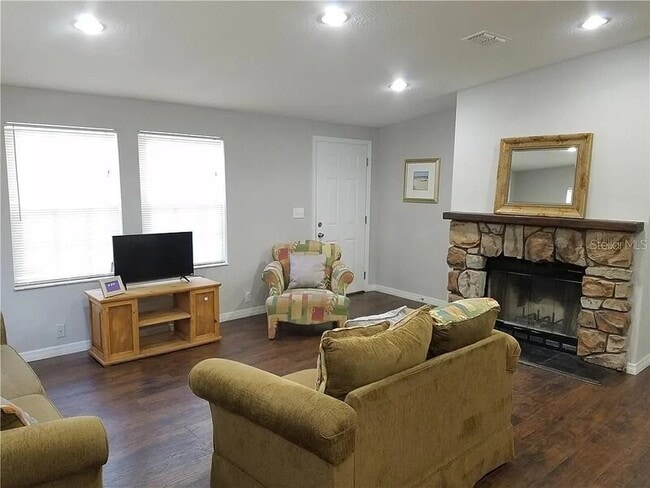 Photo - 990 E Bay St