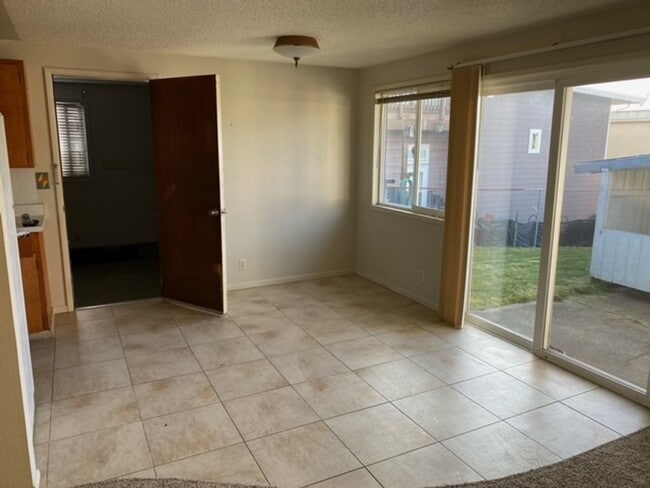 Photo - 2070 Unidad 280 S Wall