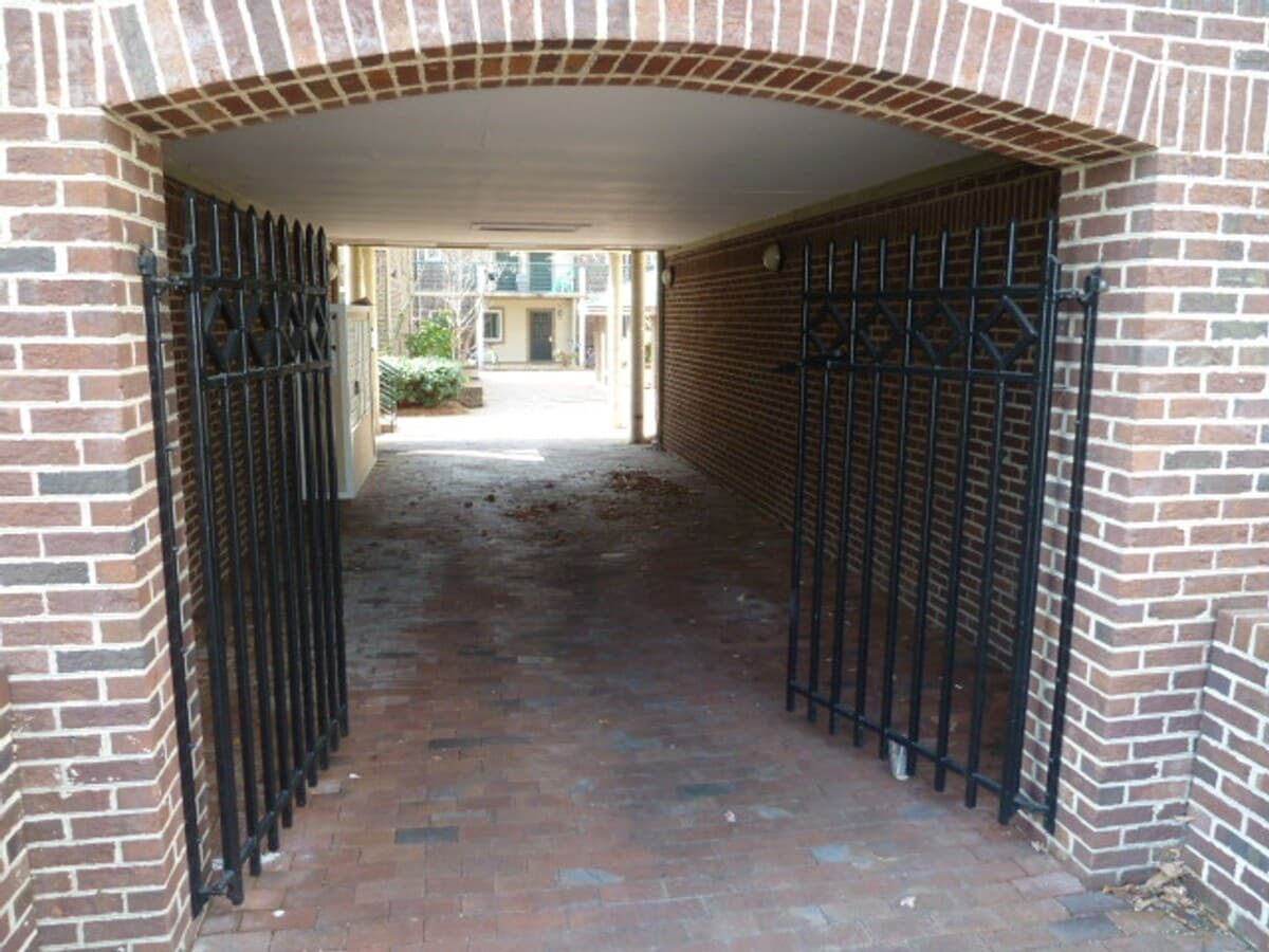 Photo - Walk to Campus! Upper Level 2br in Chancel...