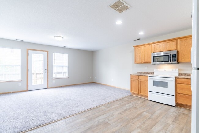 Photo - 2 Bedroom 2 Bathroom Town House - Exterior Unit Unidad 6358 Scarlet Leaf Lane